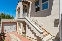 Charming Retreat on West Quince Street 2 Bedroom Condo by RedAwning
