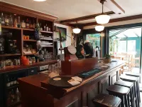 Long John's Pub & Hotel