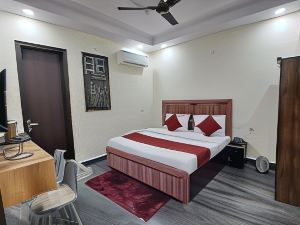 OYO Flagship Hotel City Deluxe