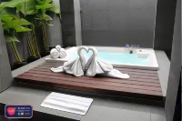 The Luxton Cirebon Hotel and Convention - Hot Tub