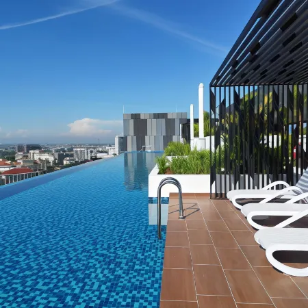 Ipoh Town Horizon Skypool Suites 4-11pax by IWH Suites