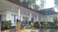 Econique Sarangan Resort Hôtels à : Magetan