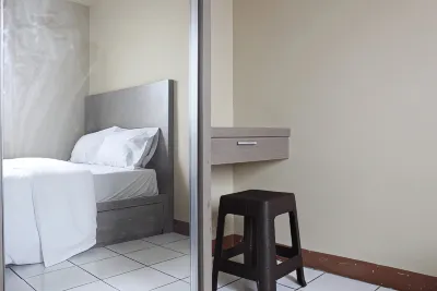 Minimalist 3Br Gateway Cicadas Ahmad Yani Apartment by Travelio Hotel a Cibeunying Kidul