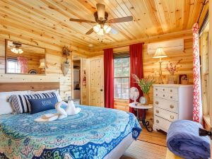 Cozy Lake Sardis Cabin w/ Stunning View!