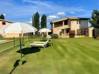 Fab Villa with Fenced Pool, Huge Grounds, Mediation Park, Child Activity Park Hotel in zona Pinacoteca Civica e Diocesana di Spello