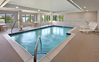 Holiday Inn Express & Suites BRADLEY AIRPORT by IHG - Pools