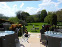 Old Oak Tree Hotels in Pickhill with Roxby