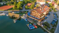 Seehotel Wassermann Hotels in der Nähe von Kurpark Seebruck Römerstraße