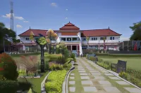 RedDoorz Syariah at Danau Maninjau Sawojajar