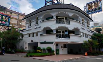 Shiny Seasons Motel