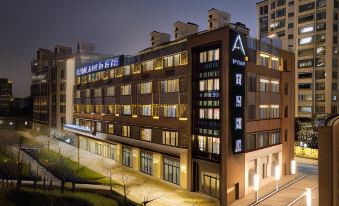 Atour Hotel (Shanghai New International Expo Center Yanggao South Road Metro Station)
