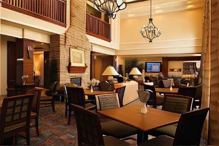 Staybridge Suites Philadelphia Valley Forge 422 Отели рядом с достопримечательностью «The Hill School»