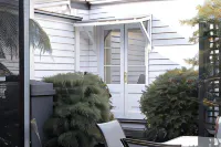 Walton House Hotels in Geeveston
