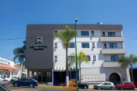 Estanza Hotel & Suites - balcony