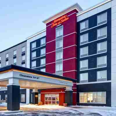 Hampton Inn & Suites by Hilton-Grande Prairie, Alberta Hotel Exterior