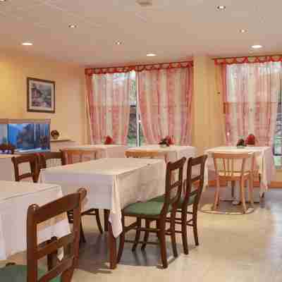 Hôtel le Village Dining/Meeting Rooms