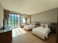 Gassan Khuntan Golf & Resort Hotels near Sun Watthanatham Amphoe Mae Tha Rongrian Tha Khum Ngoen Witthayakhan