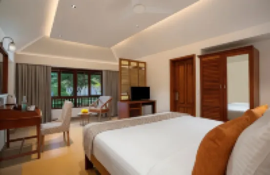 Estuary Sarovar Premiere Poovar Island