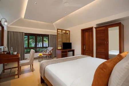 Estuary Sarovar Premiere Poovar Island Отели рядом с достопримечательностью «Nagapuram Sree Devi Temple»