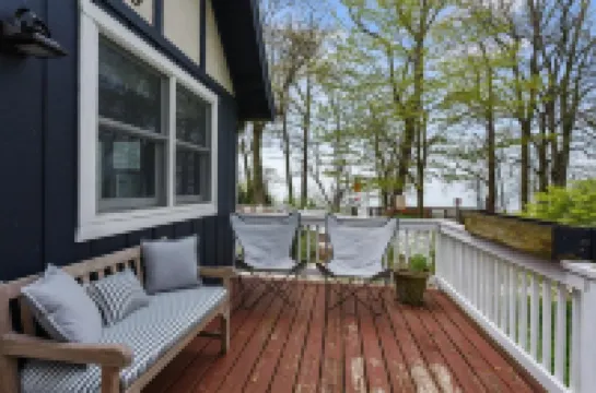 Private  Beach Steps to the Beach.