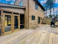 3-Br Oak Bluffs Retreat Near Towns & Beaches