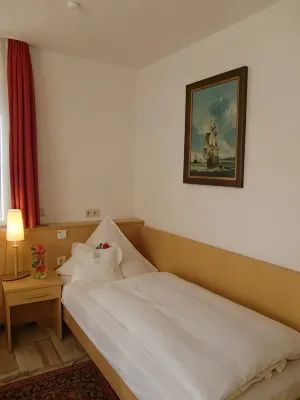 Gasthof Hotel Zum Hirsch Отели в г. Эхинген