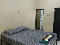 Taman Paradise Homestay Hotels in Sambikerep