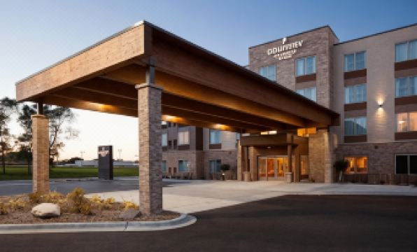 Country Inn & Suites by Radisson, Indianola, IA
