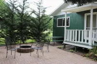 Lone Fir Resort Hotels in Cougar