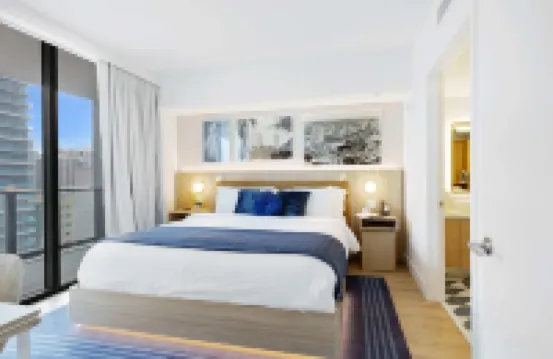 Stunning City Views and Relaxing Pool - Elegant Downtown Oasis