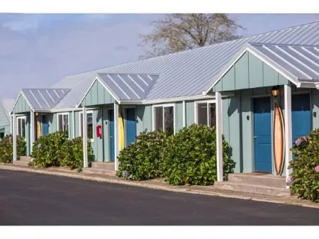 Spacious Living Area and Full Kitchen with Wifi - Charming Getaway Отели в г. Нетартс