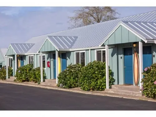 Spacious Living Area and Full Kitchen with Wifi - Charming Getaway