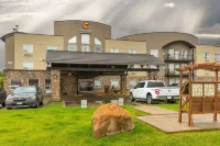 Comfort Inn & Suites Hotels in Medicine Hat