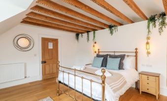 Kirkton Family Farmhouse with Hot Tub, Alford, Aberdeenshire