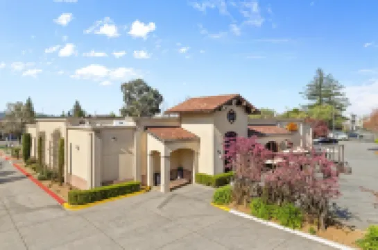 베스트 웨스턴 페탈루마 인