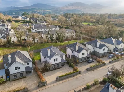 Spacious Home to Sleep 6 Just a Short Stroll From Kenmare