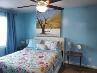Beachy Style Home and Cozy . No Pet Fee, 6 Guests