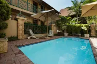 Court Classique Suite Hotel - Swimmingpools