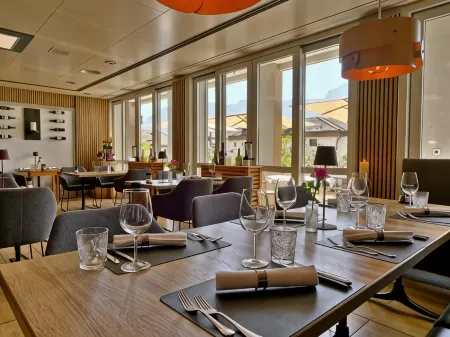 Seehotel Riviera at Lake Lucerne Отели рядом с достопримечательностью «cereneo AG»