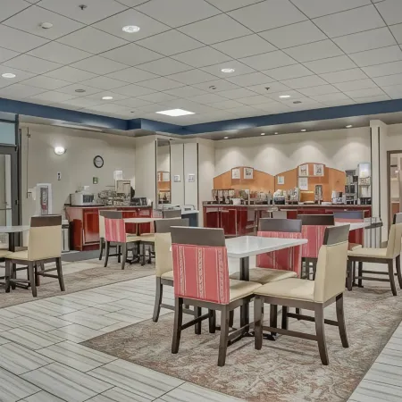 Evergreen Inn & Suites