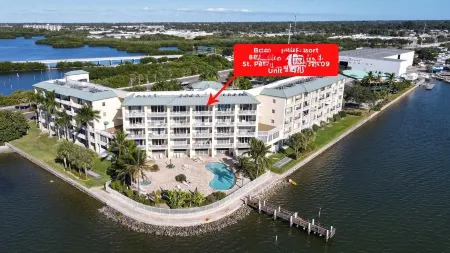 See dolphins from the balcony! Hot tub and pool. Renovated & fully equipped410