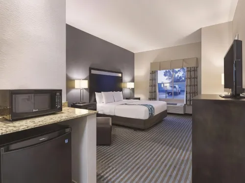 La Quinta Inn & Suites by Wyndham Glendive Hotels in Glendive