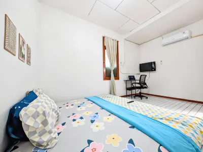 Homey Guesthouse Sukomanunggal Syariah Hotels in DR. Soetomo