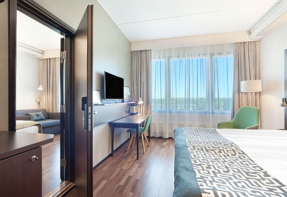 2. 홀리데이 인 헬..