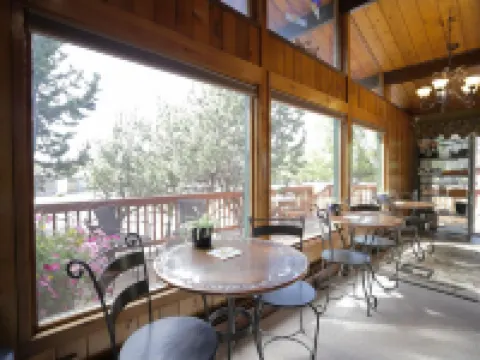 Jewel Lake Bed and Breakfast Hotels in Anchorage