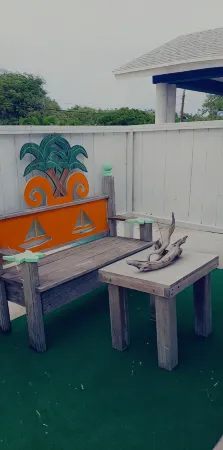 The Upper  Deck  Cozy Private Room 5 minutes away from beach