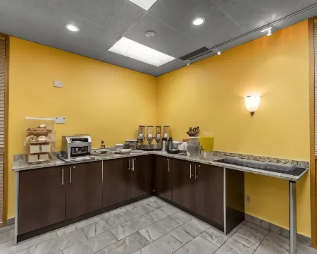 Quality Inn & Suites Bay Front