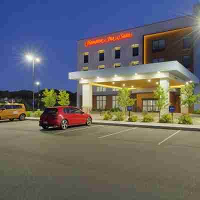 Hampton Inn & Suites Pittsburgh New Stanton Hotel Exterior