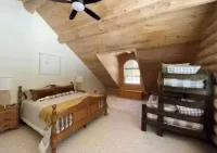 Grey Wolf Lodge-Pet friendly, with 3 king beds.