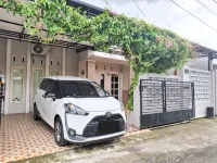 Villa Daveya Hotels in West Purwokerto